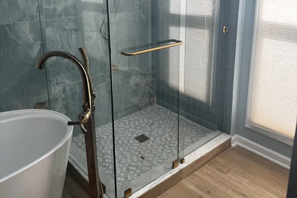 Frameless sliding corner shower door