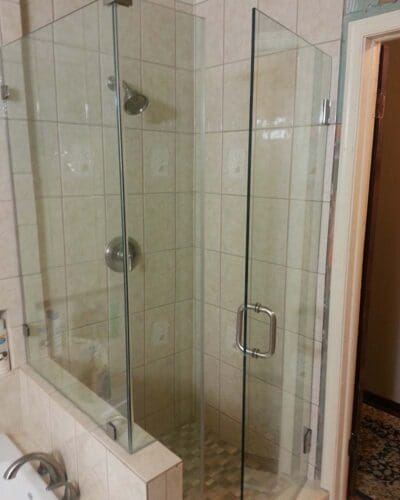 Knee-wall Frameless Shower Door