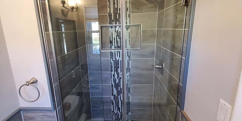Frameless shower door